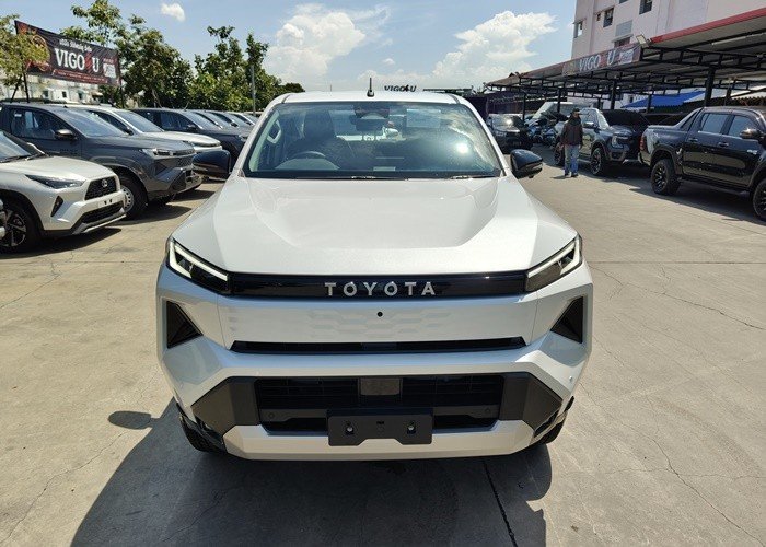 2026 TOYOTA HILUX TRAVO EV DOUBLE CAB 4WD AT White