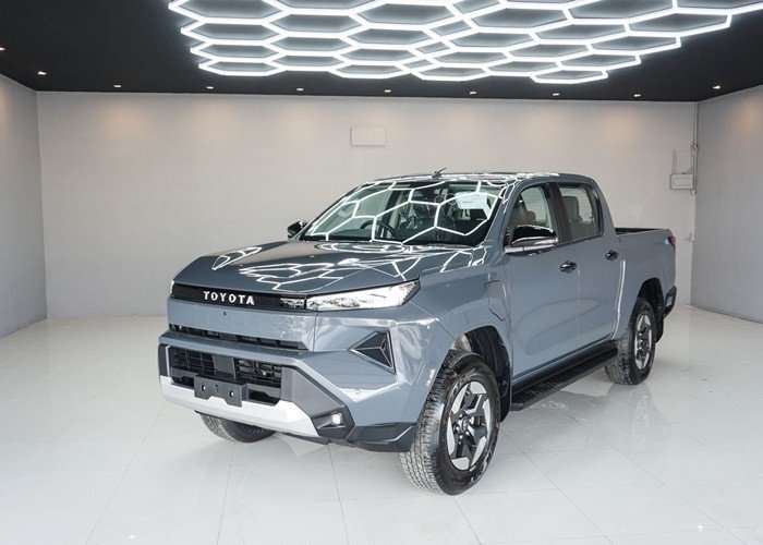 2026 TOYOTA HILUX TRAVO EV DOUBLE CAB 4WD AT Gray