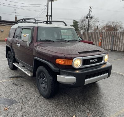 2007 Toyota FJ Cruiser w/Rear Doors