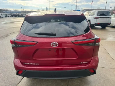 2022 Toyota Highlander LE AWD V6