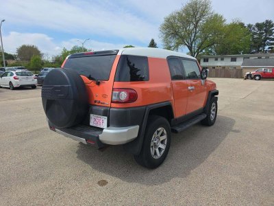 2014 Toyota FJ Cruiser w/Rear Doors