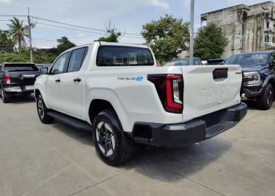 2026 TOYOTA HILUX TRAVO EV DOUBLE CAB 4WD AT White