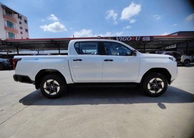 2026 TOYOTA HILUX TRAVO EV DOUBLE CAB 4WD AT White