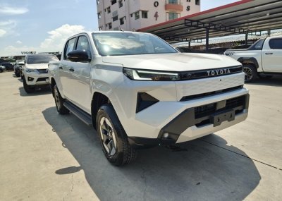 2026 TOYOTA HILUX TRAVO EV DOUBLE CAB 4WD AT White