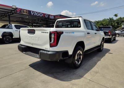 2026 TOYOTA HILUX TRAVO EV DOUBLE CAB 4WD AT White