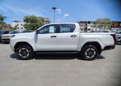 2026 TOYOTA HILUX TRAVO EV DOUBLE CAB 4WD AT White
