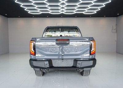 2026 TOYOTA HILUX TRAVO EV DOUBLE CAB 4WD AT Gray