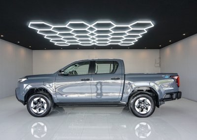 2026 TOYOTA HILUX TRAVO EV DOUBLE CAB 4WD AT Gray