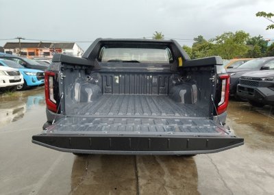 2026 TOYOTA HILUX TRAVO OVERLAND DOUBLE CAB 2.8 2WD AT Gray