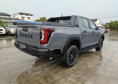 2026 TOYOTA HILUX TRAVO OVERLAND DOUBLE CAB 2.8 2WD AT Gray