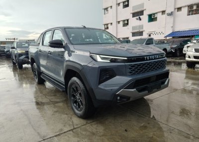 2026 TOYOTA HILUX TRAVO OVERLAND DOUBLE CAB 2.8 2WD AT Gray
