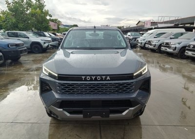 2026 TOYOTA HILUX TRAVO OVERLAND DOUBLE CAB 2.8 2WD AT Gray