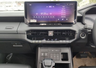 2026 TOYOTA HILUX TRAVO OVERLAND DOUBLE CAB 2.8 2WD AT Gray