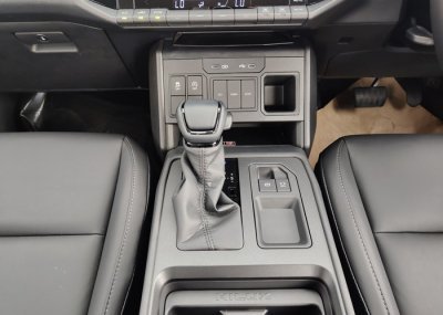 2026 TOYOTA HILUX TRAVO OVERLAND DOUBLE CAB 2.8 2WD AT Gray
