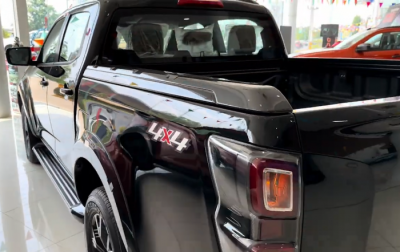 2027 ISUZU D-MAX DOUBLE CAB LS-E 3.0 4WD AT Black
