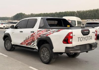 2025 TOYOTA Hilux PICK UP 4.0 4WD AT White