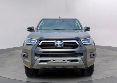 2025 TOYOTA Hilux PICK UP 2.8 4WD AT Green