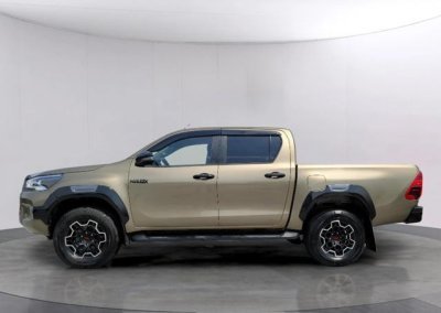 2025 TOYOTA Hilux PICK UP 2.8 4WD AT Green
