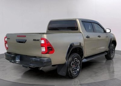 2025 TOYOTA Hilux PICK UP 2.8 4WD AT Green