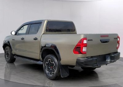 2025 TOYOTA Hilux PICK UP 2.8 4WD AT Green