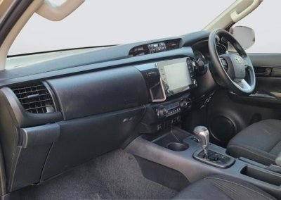 2025 TOYOTA Hilux PICK UP 2.8 4WD AT Green