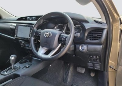 2025 TOYOTA Hilux PICK UP 2.8 4WD AT Green