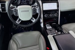 2017 Land Rover Discovery HSE - Image 7