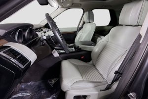 2017 Land Rover Discovery HSE - Image 9