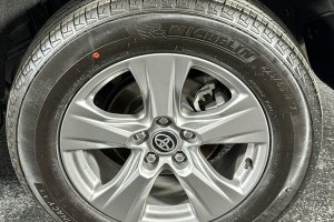 2025 Toyota RAV4 - Image 7