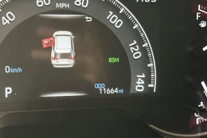 2025 Toyota RAV4 - Image 11