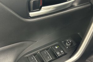 2025 Toyota RAV4 - Image 9