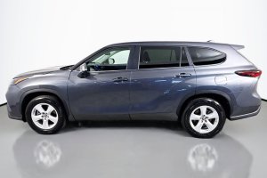 2025 Toyota Highlander - Image 4