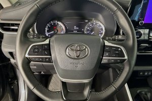 2025 Toyota Highlander - Image 6
