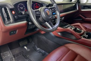 2024 Porsche Cayenne  - Image 9