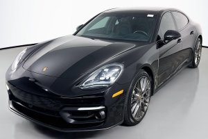 2023 Porsche Panamera 4 - Image 3
