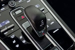 2023 Porsche Panamera 4 - Image 10